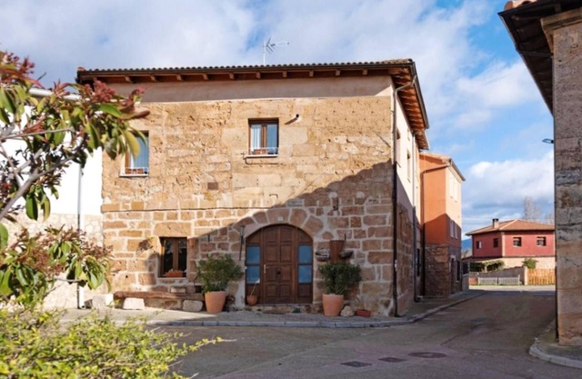 Homerez - Big house for 14 ppl. at Llano de Bureba