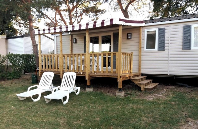 Homerez - Bungalow in Onzain with Pool