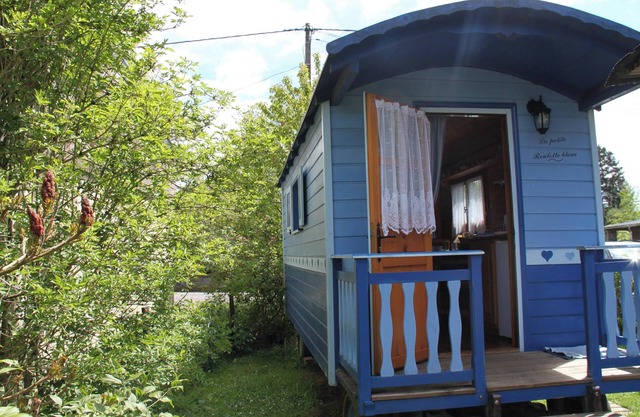 Homerez - Charming Caravan Near Hamois with Garden