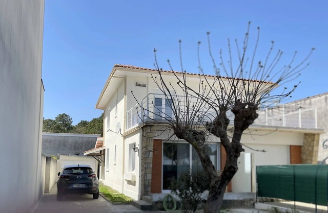 Homerez - Charming house in Carcans with spacious patio