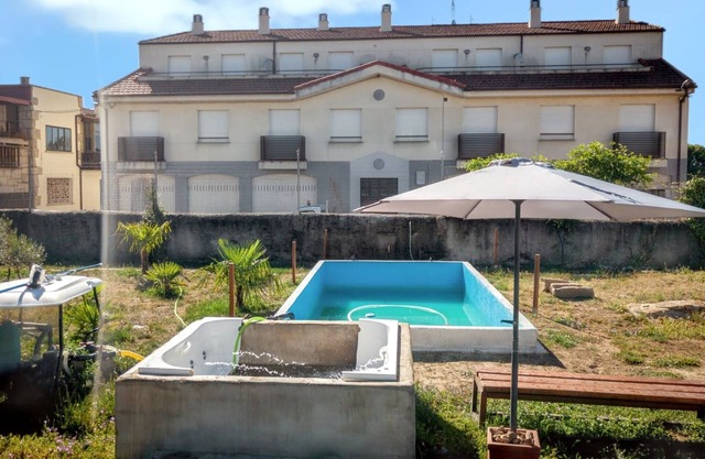Homerez - Charming Villa Near Vitigudino with Shared Pool
