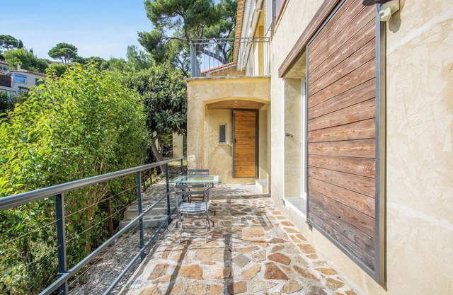 Homerez - Comfortable Apartment in Hyères with Private Pool