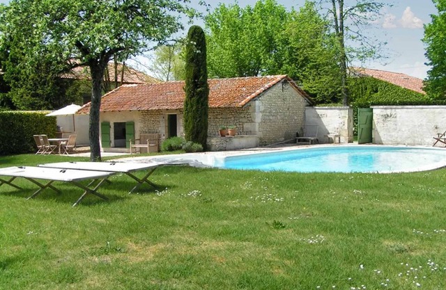 Homerez - Family House in Bellon, private pool 200m²