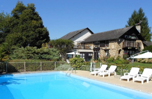 Homerez - Large villa with swimming pool and Wifi