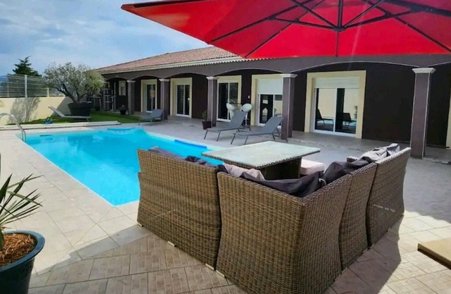 Homerez - Spacious villa for 8 ppl. with swimming-pool at Beaufort-sur-Gervanne