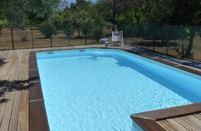 Homerez - Spacious Villa in Flassans-sur-Issole with Private Pool