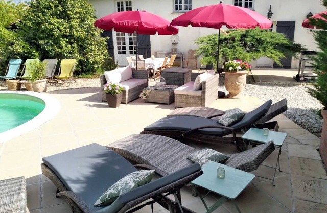 Homerez - Villa in Arsac with pool