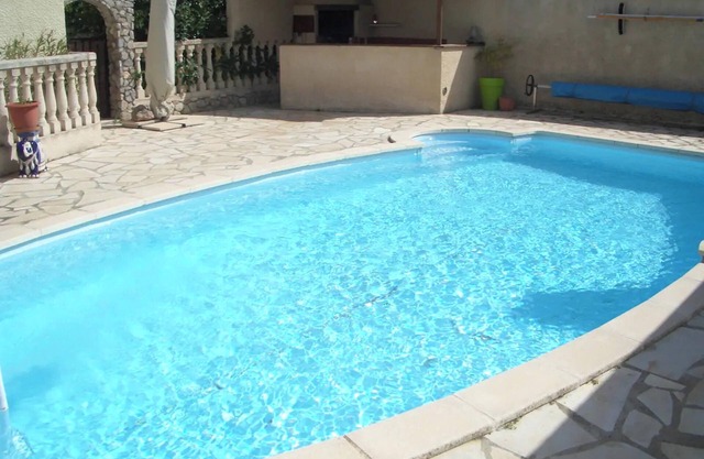 Homerez - Villa with Pool in Poussan