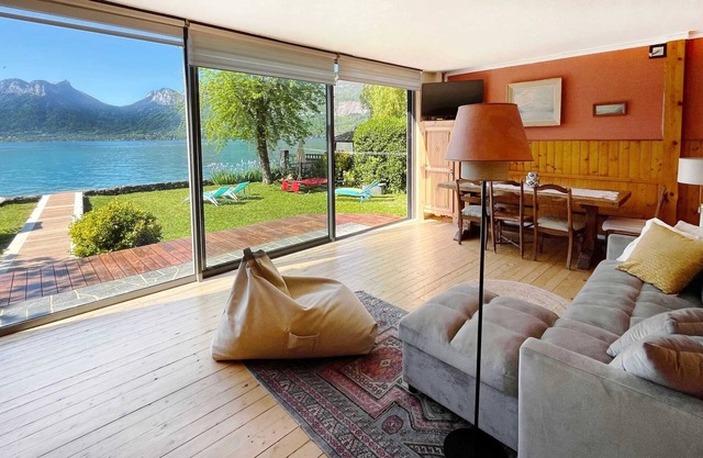 Homerez - Waterfront chalet, Lake Annecy