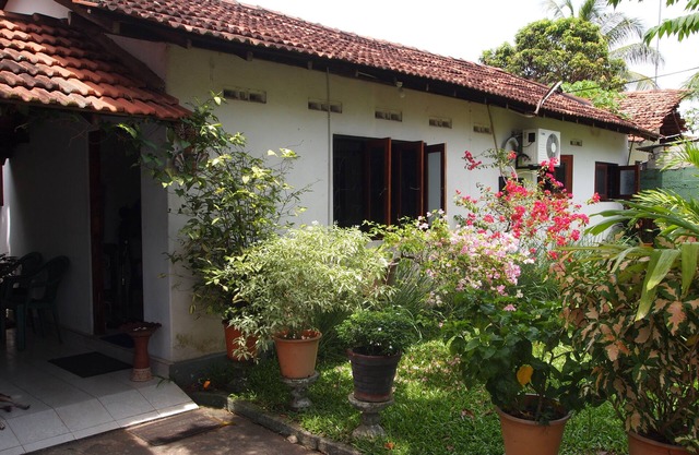 Homestay - Typical Sri Lankan Village Setting - Hosted by an English Gentleman
