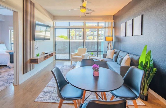 Homey DT PHX Apt | Gym, Pool & Parking Included