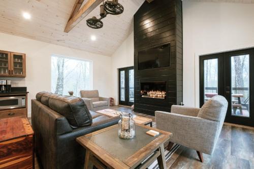 Honeysuckle Bridge Cabin