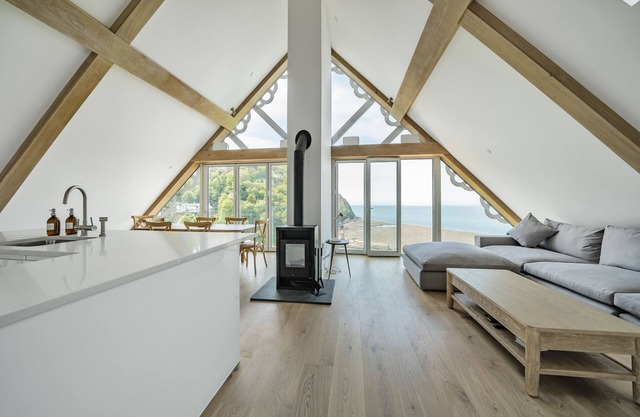 Horizon View, a stunning, three bedroom, pet friendly holiday apartment with sea views in Lynmouth,