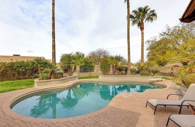Horsey Hideaway: Ranch House in Cave Creek!