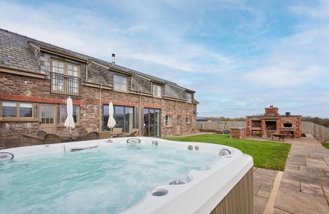 Host & Stay | Coed Farm
