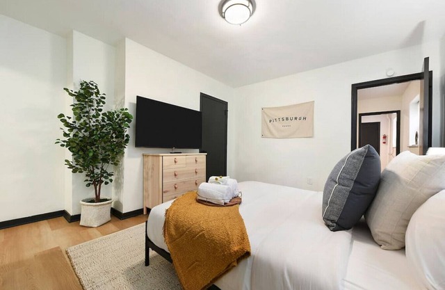 ★ HostWise Stays ★ Pet Friendly, Butler St. Apt with Private Entrance