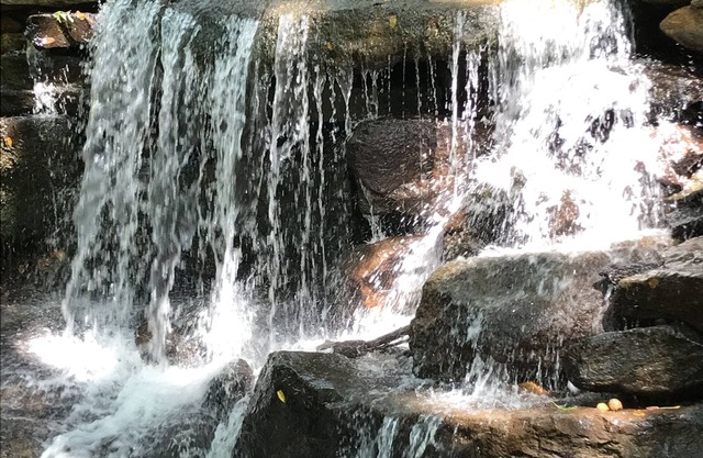 Hot Tub A/C Smart TV WIFI Pet Friendly - Brett's Falling Waters Cabin