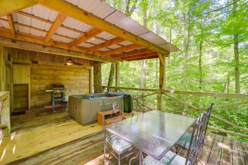 Hot Tub and On-Site Trails Secluded Marion Cabin