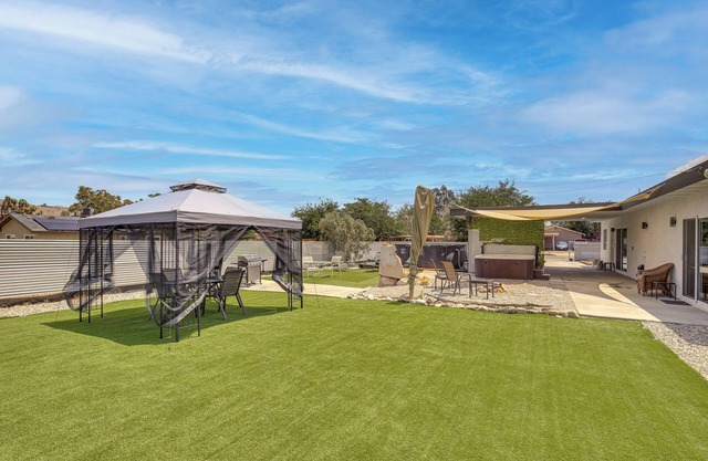 Hot Tub & Pool: Joshua Tree Vacation Home!