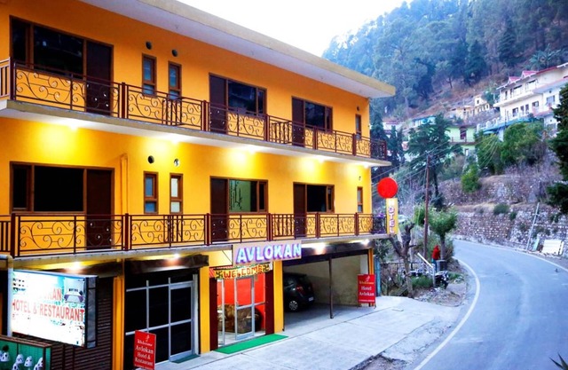 Hotel Avlokan - Near Kainchi Dham Mandir