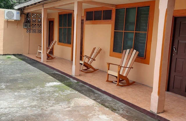 Hotel Cabinas Leyko