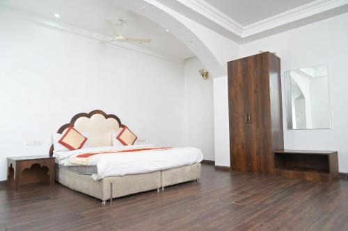 Hotel Dev Sagar & Restaurant