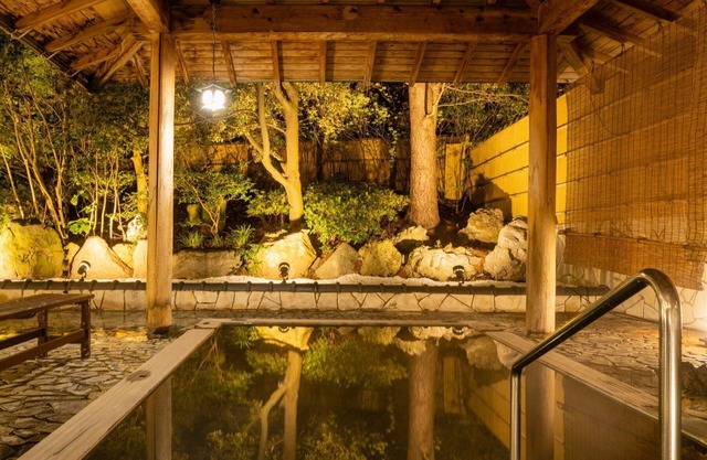 Hotel Hoho "A hotel overlooking the Echigo Plain and the Yahiko mountain range"