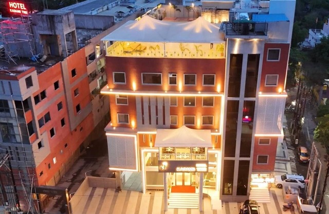 hotel kadamb tree
