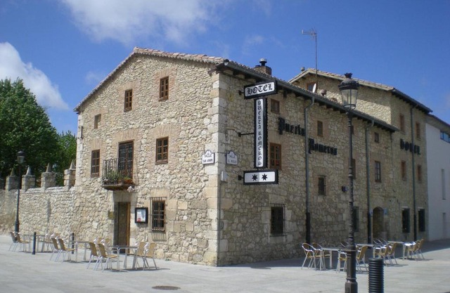 Hotel Puerta Romeros