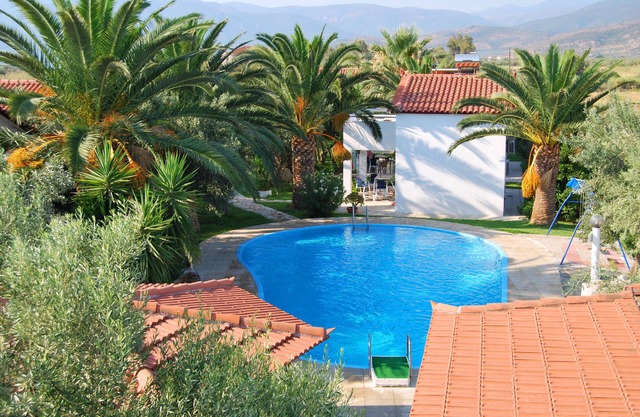 Houdis House - Beautiful House for relaxing in garden with Pool.