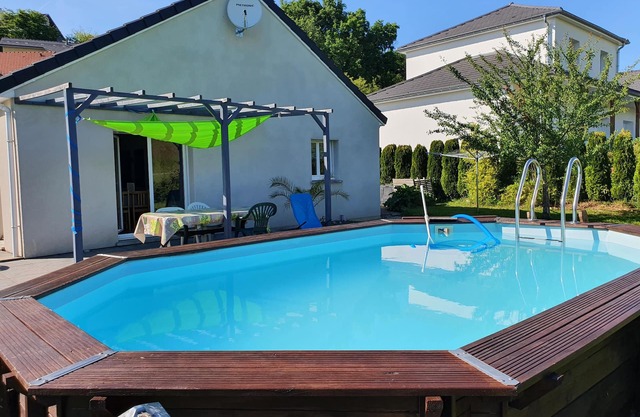House 12 people with swimming pool and wood stove.