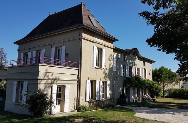 HOUSE BOURGEOISE - LARGE CAPACITY - CAMPAIGN LYONNAISE - ELEGANCE AND NATURE