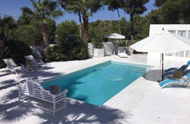 House with pool near the beach in Ibiza