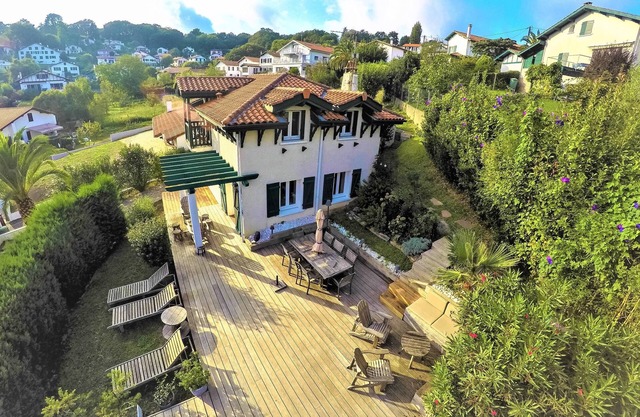House full of charm in peace, 4 rooms, big terrace full south, Jacuzzi