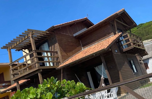 House in Itapirubá SC, 50 m from the sea with sea view.