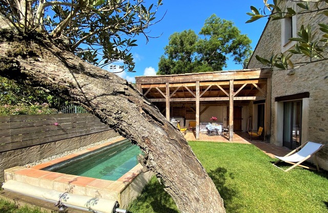 House in Saint Papoul , in the Aude Cathar country : « La Grange » to sleep 10 p