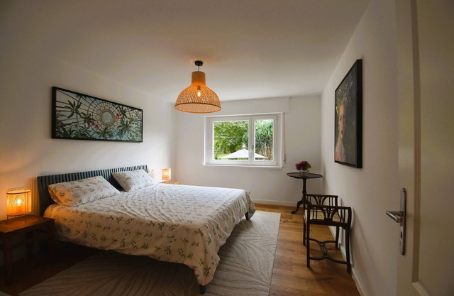 House near the lake with 6 bedrooms for up to 12 people