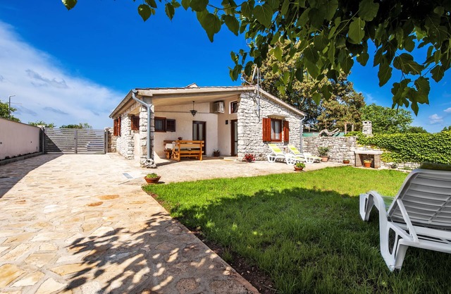 House Nino, relaxing house with garden