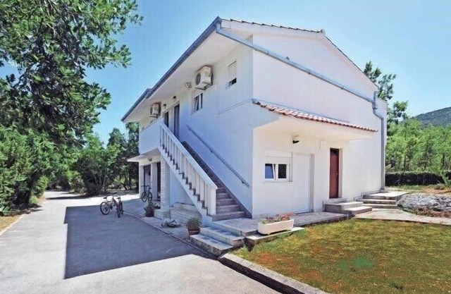 House Ritem with pool, gym and playground