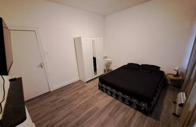 House with 2 bedrooms and living room