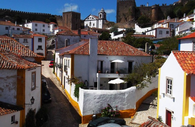 House with garden in Óbidos Castle