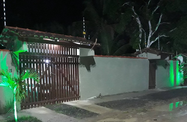House with pool and air conditioning, close to the enchanted lagoon!
