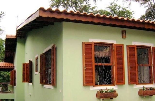 House with pool, barbecue, gourmet area. Close to beaches and waterfalls.