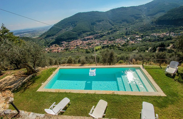 House with private pool and stunning panoramic views 20km from Pisa, Lucca, sea