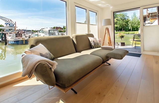 Houseboat ANKERLOFT - vacation on the water in the middle of Hanover's marina!