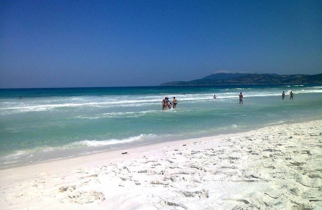 Houses for 6 and 10 people, from 99.00. 1 minute walk from the beach, sea view