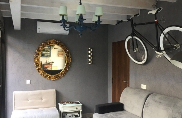 Housing with wifi and netflix. Ideal location to know the province
