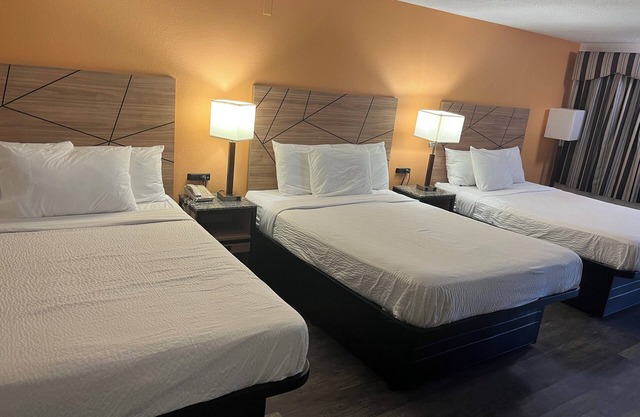 Howard Johnson by Wyndham Malden Boston Area