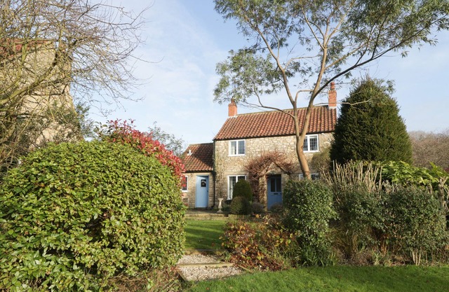 HOWE GREEN COTTAGE, family friendly, with open fire in Kirkbymoorside