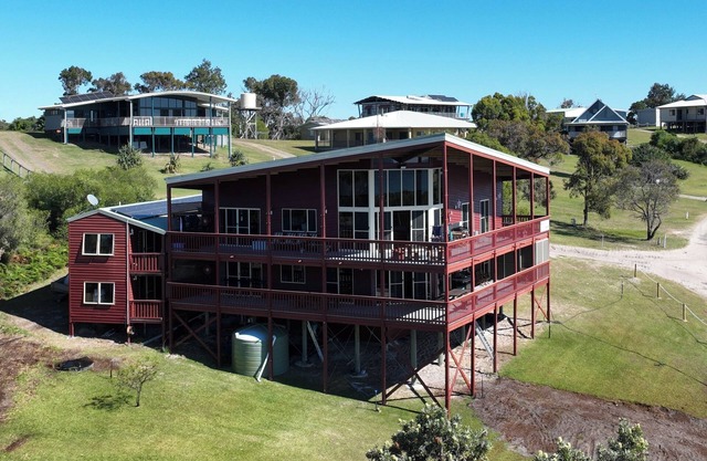 Huge holiday house Orchid Beach Fraser Island K'gari with whale watching views!
